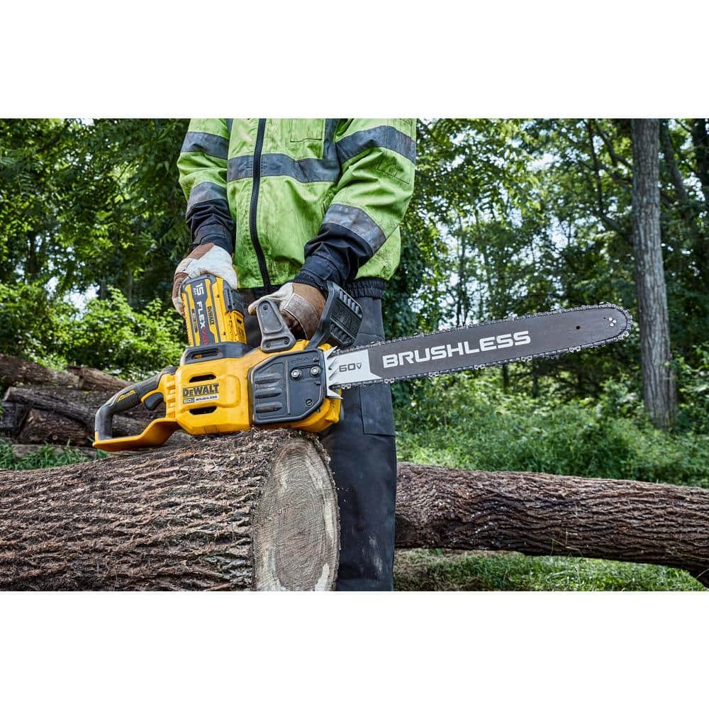 DEWALT FLEXVOLT 60V MAX 20 in. Brushless Cordless Chainsaw and Case Kit w/ (1) 5.0 Ah Battery and Charger w/ Extra 20 in. Chain DCCS677Z1WDT620