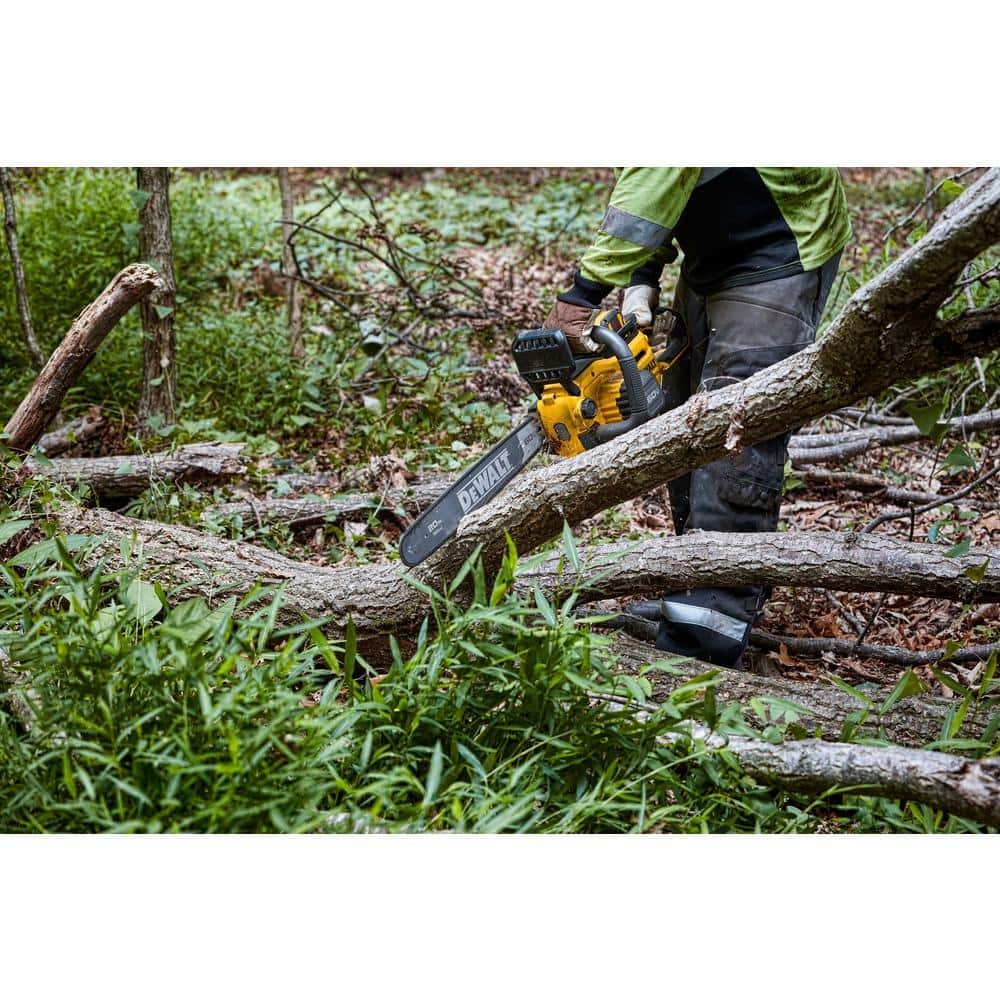 DEWALT FLEXVOLT 60V MAX 20 in. Brushless Cordless Chainsaw and Case Kit w/ (1) 5.0 Ah Battery and Charger w/ Extra 20 in. Chain DCCS677Z1WDT620