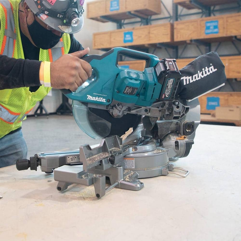 Makita 40V max XGT Brushless Cordless 8-1/2 in. Dual-Bevel Sliding Compound Miter Saw Kit, AWS Capable (4.0Ah) GSL02M1